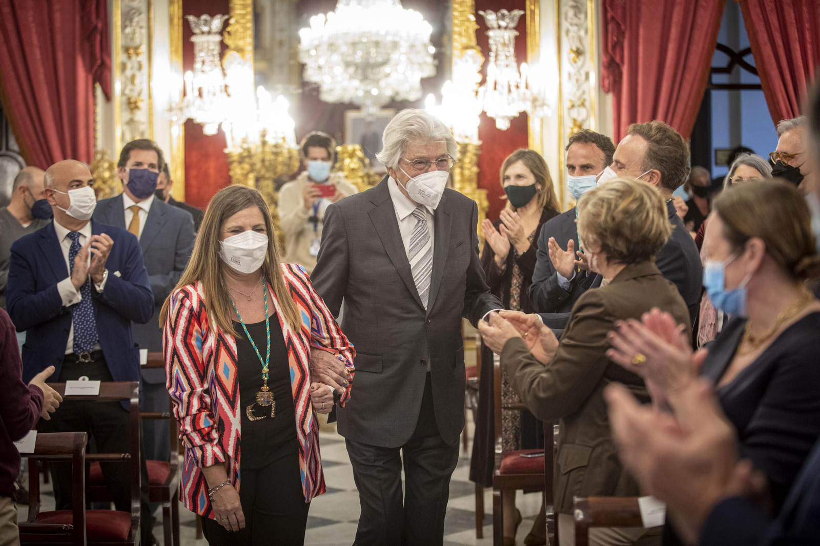 Imágenes de la distinción de Manuel Alejandro como Hijo Predilecto de la Provincia de Cádiz