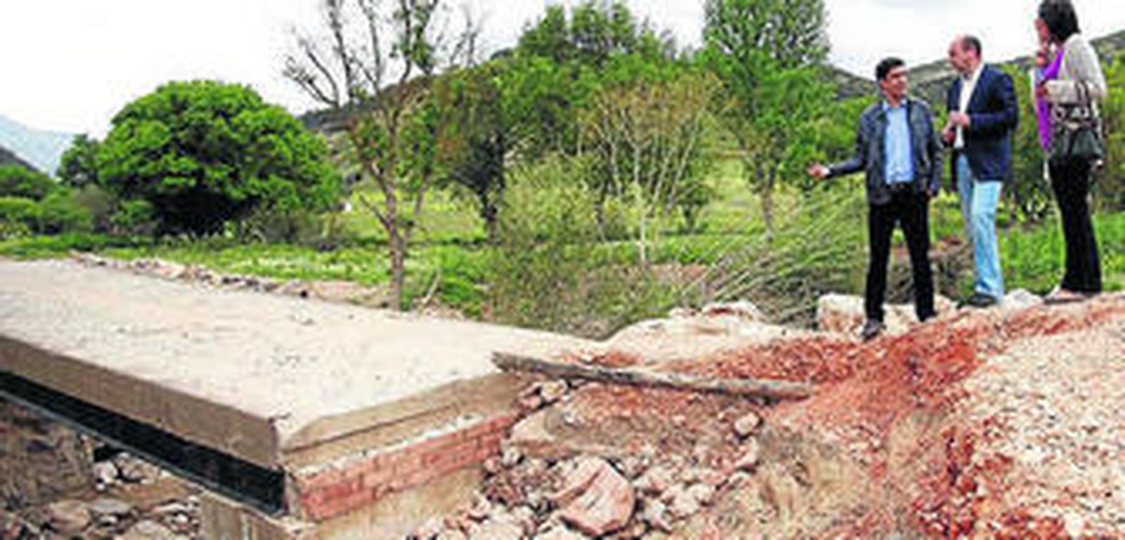 El puente afectado por las lluvias.