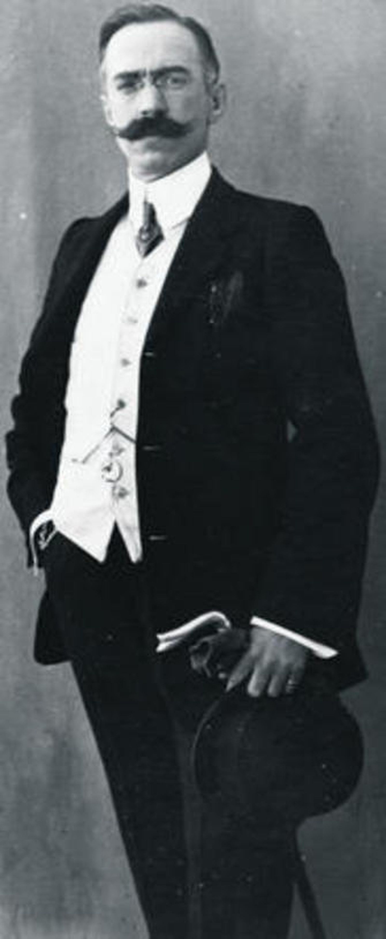 Alcalde interino, concejal permanente (I)