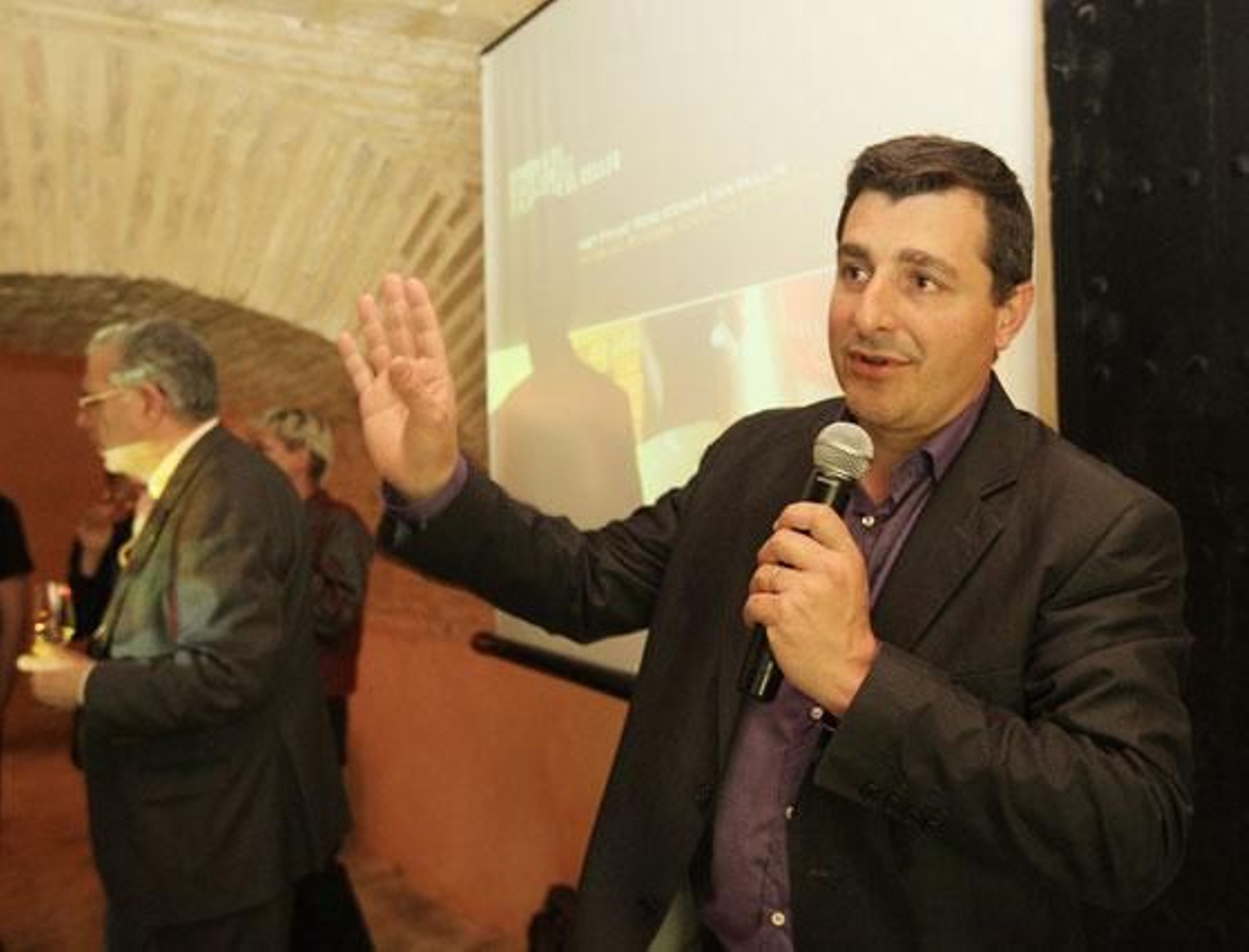 Josep Roca, en la foto, no cesó de dar explicaciones de todo tipo acerca de vinos, bocados y armonías.

Foto: Juan Carlos Toro