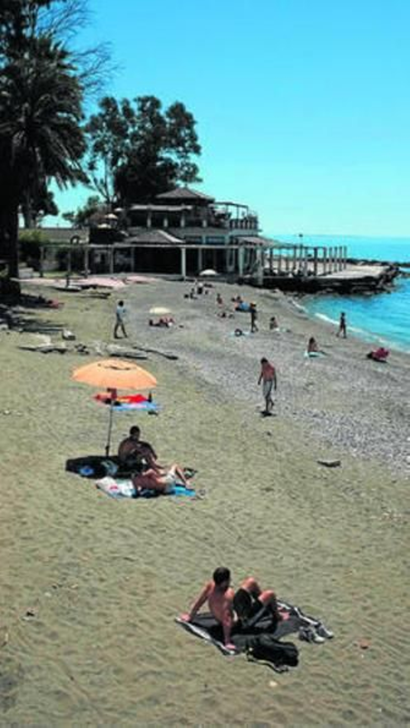 Playa de los Baños del Carmen, junto al antiguo balneario. Playa de los Baños del Carmen, junto al antiguo balneario.
