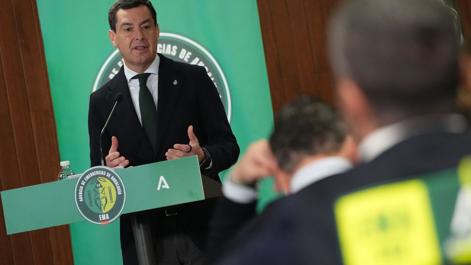 Juanma Moreno anuncia la suspensión de las clases en Andalucía ante la adversa situación climatológica que se espera