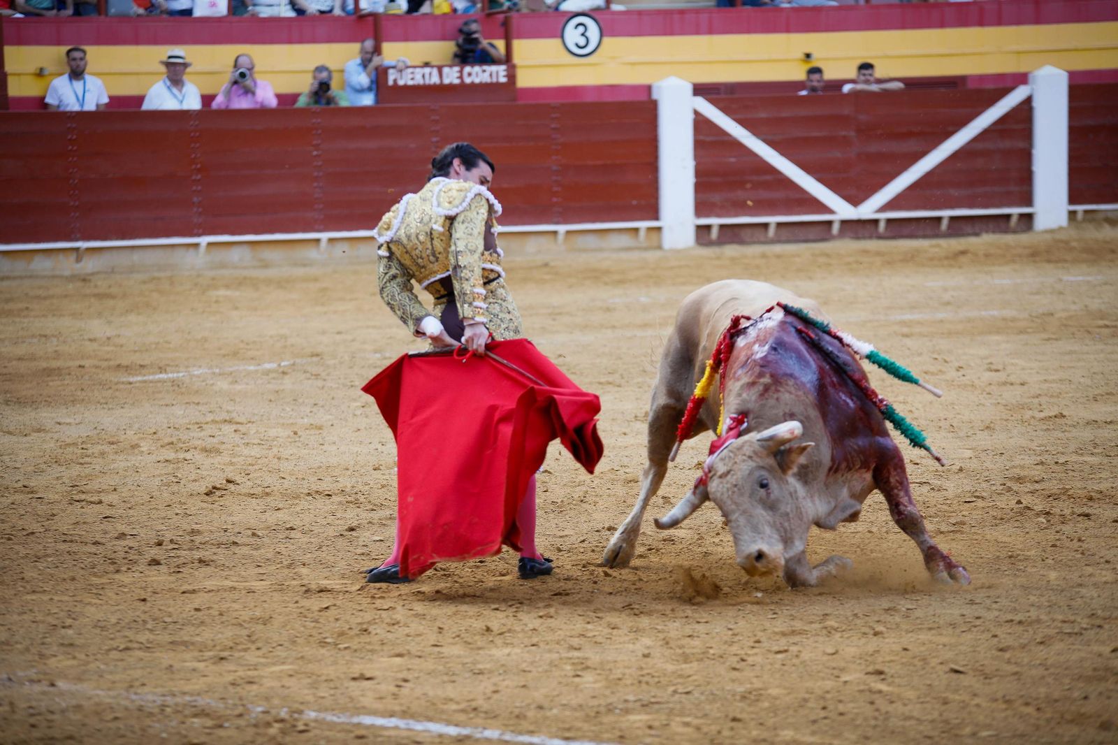 Imágenes de la corrida de toros en Roquetas de Mar
