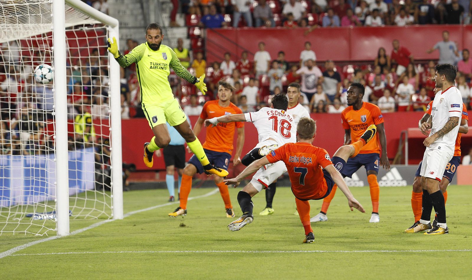 Las imágenes del Sevilla-Basaksehir