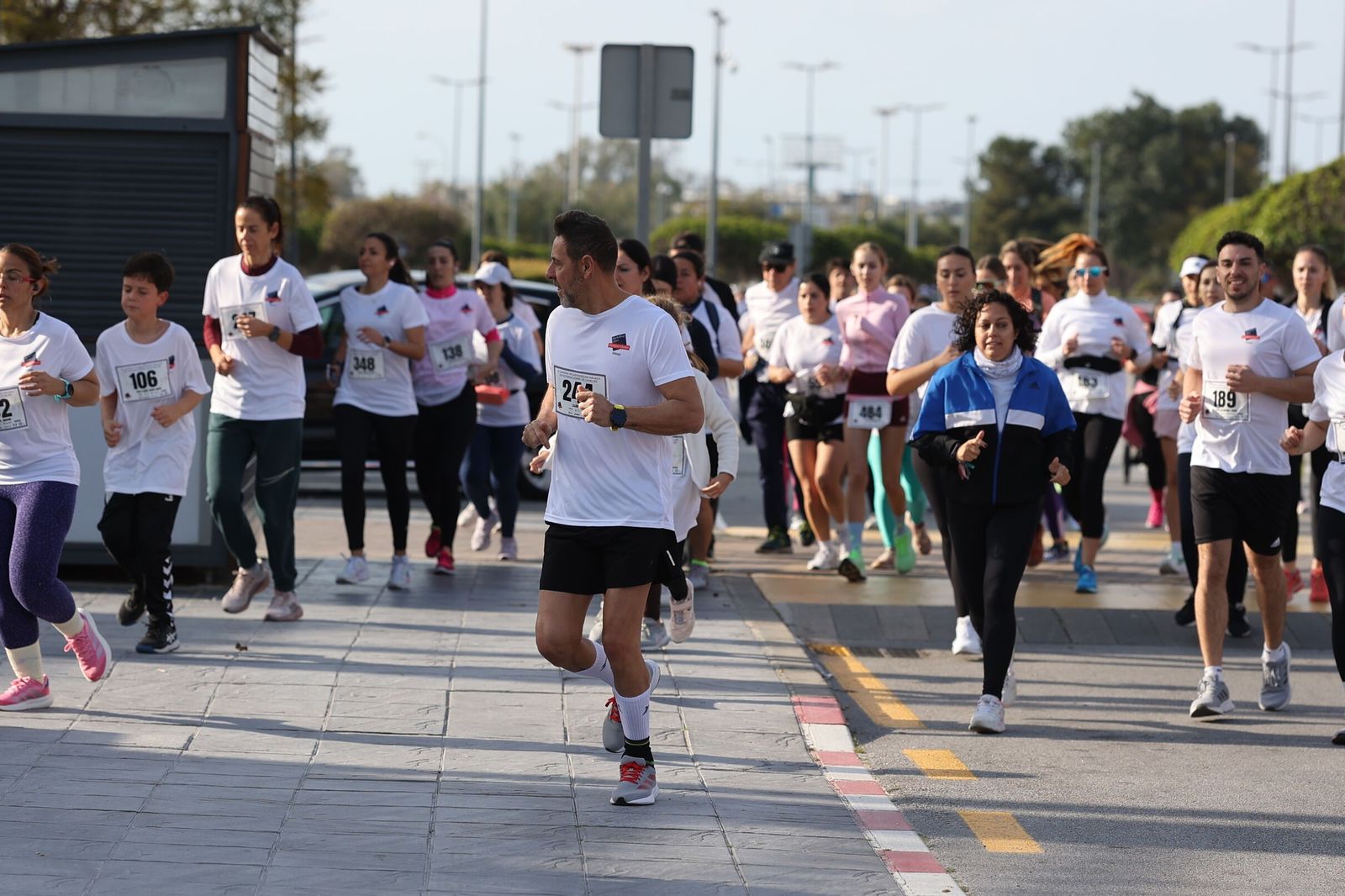 La Carrera Solidaria por el Día de la Mujer McArthurGlen, en fotos