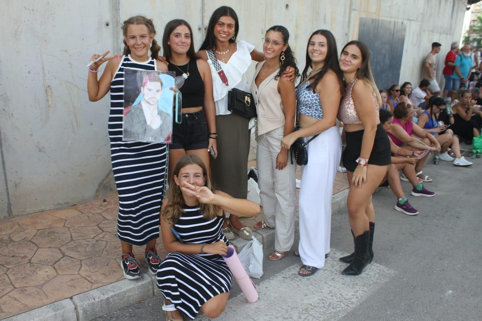 Búscate en el concierto solidario al que acudieron 10.000 personas en Ubrique