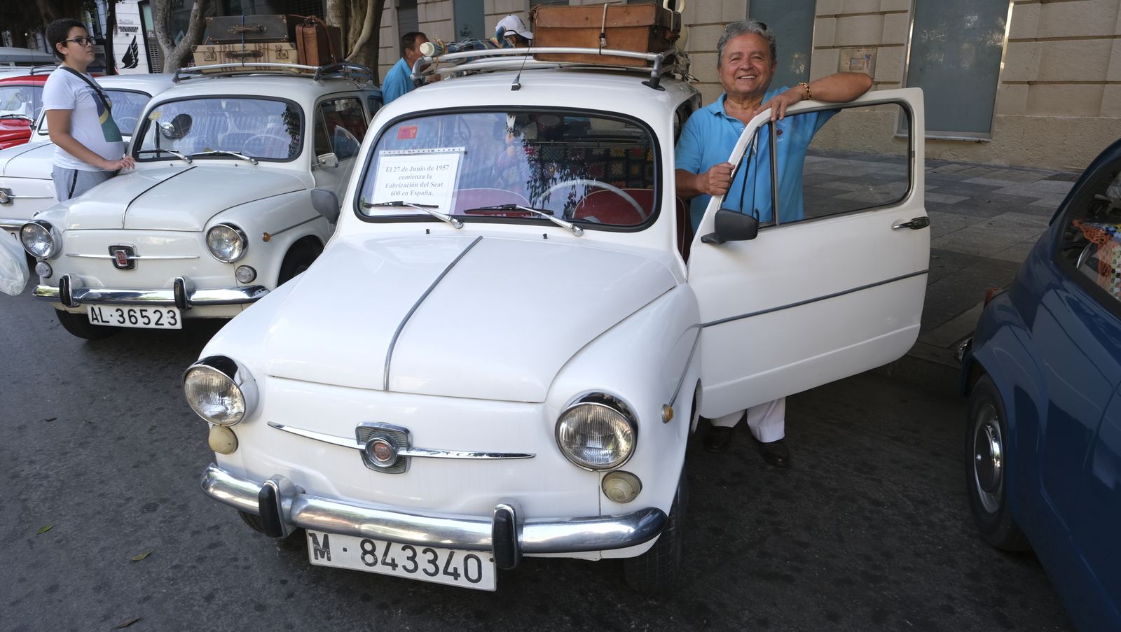 Imágenes de la exposición de Amigos del Seat 600 y Mini Cooper, en la Feria de Almería
