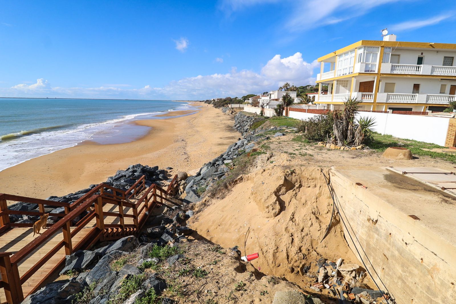 Estado de la playa de Mazagón tras los últimos temporales, en fotografías
