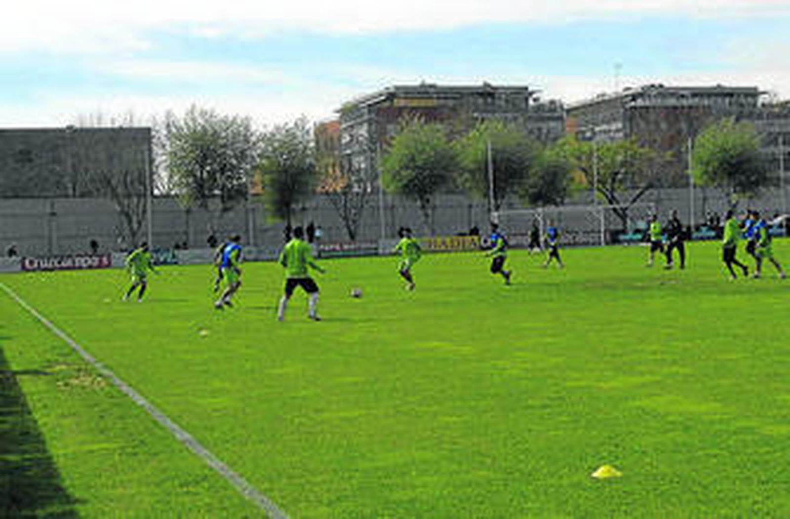 Víctor adaptó el campo de la ciudad deportiva a las medidas del Gal.