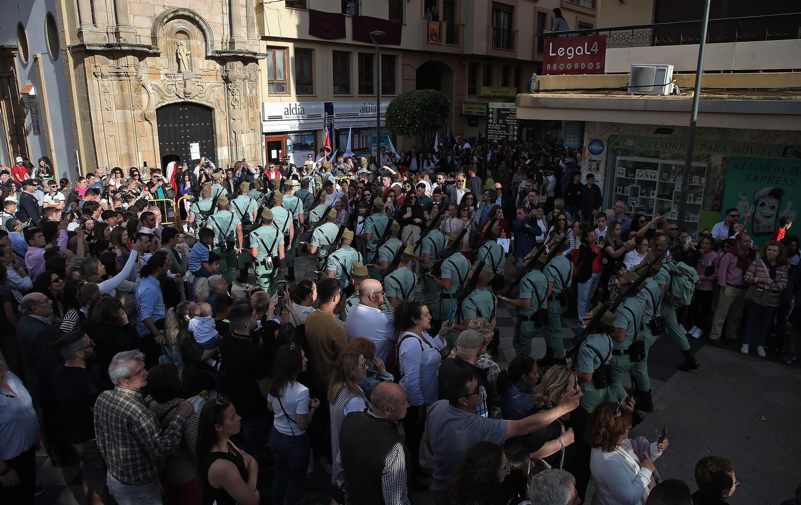 Fotos del Lunes Santo en Algeciras: Coronado de Espinas y La Columna