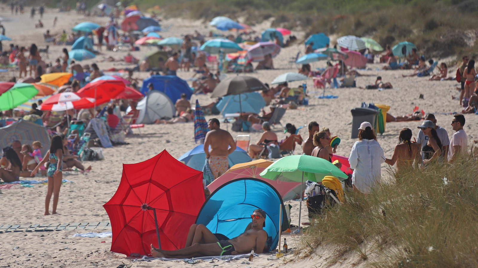 El calor llenas la playas el primer fin de semana de agosto