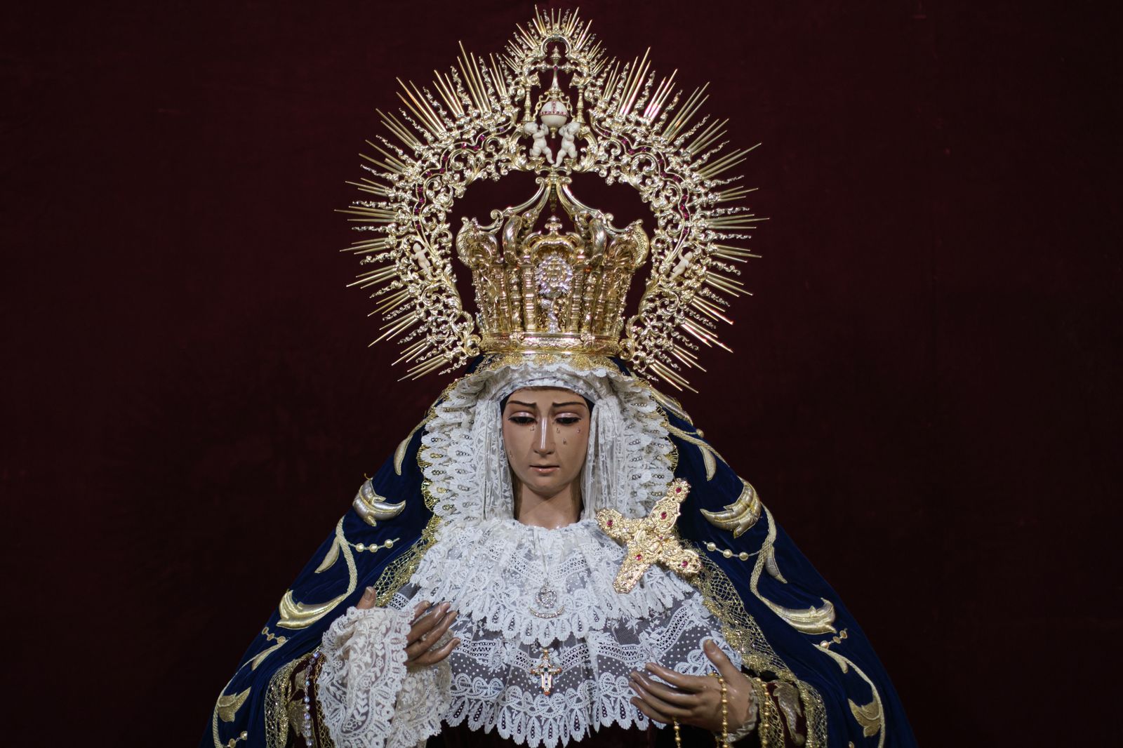 Las imágenes de la veneración a la Virgen de la Cabeza de las Siete Palabras