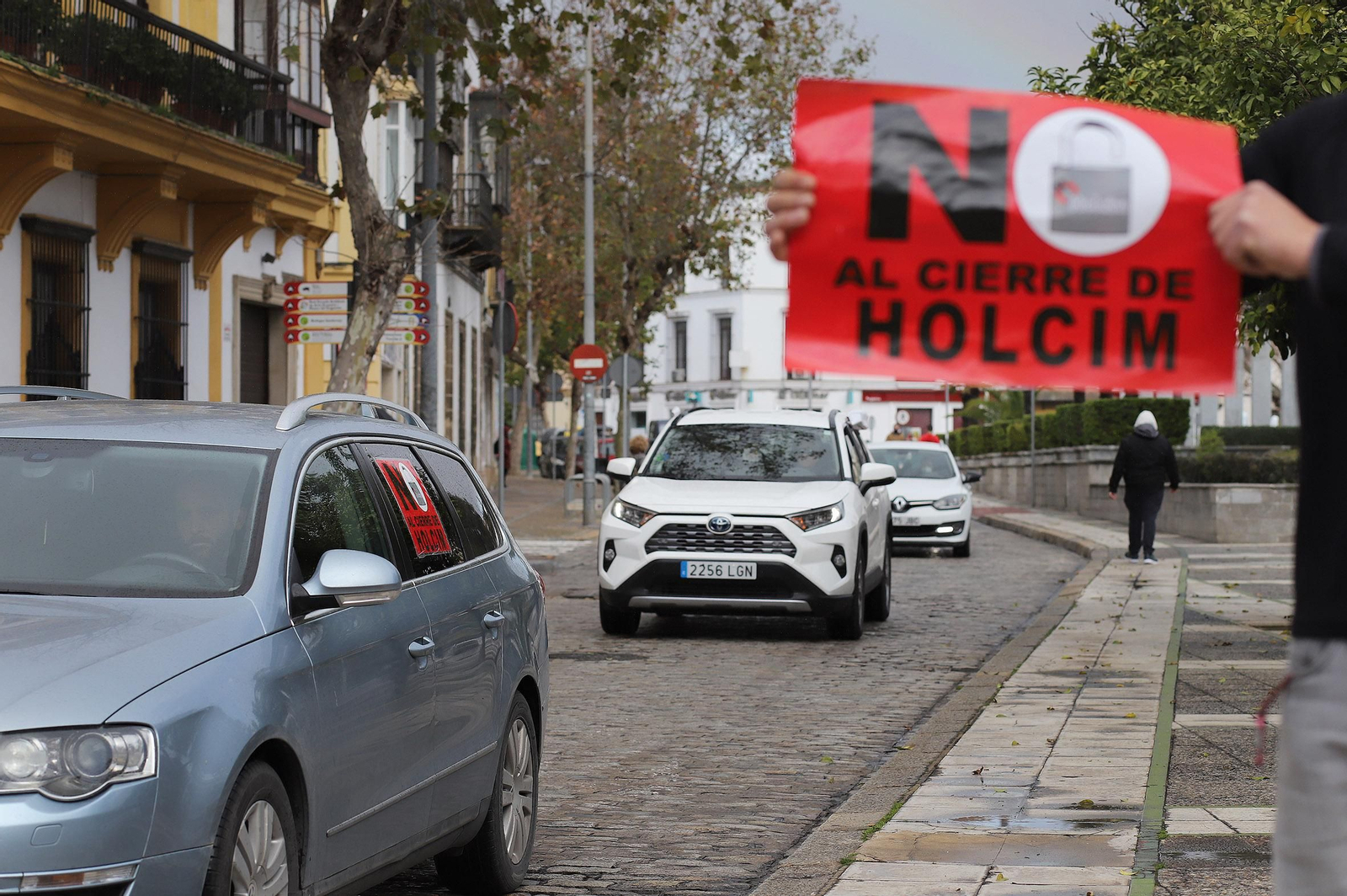 Caravana de protesta de la plantilla de Holcim.