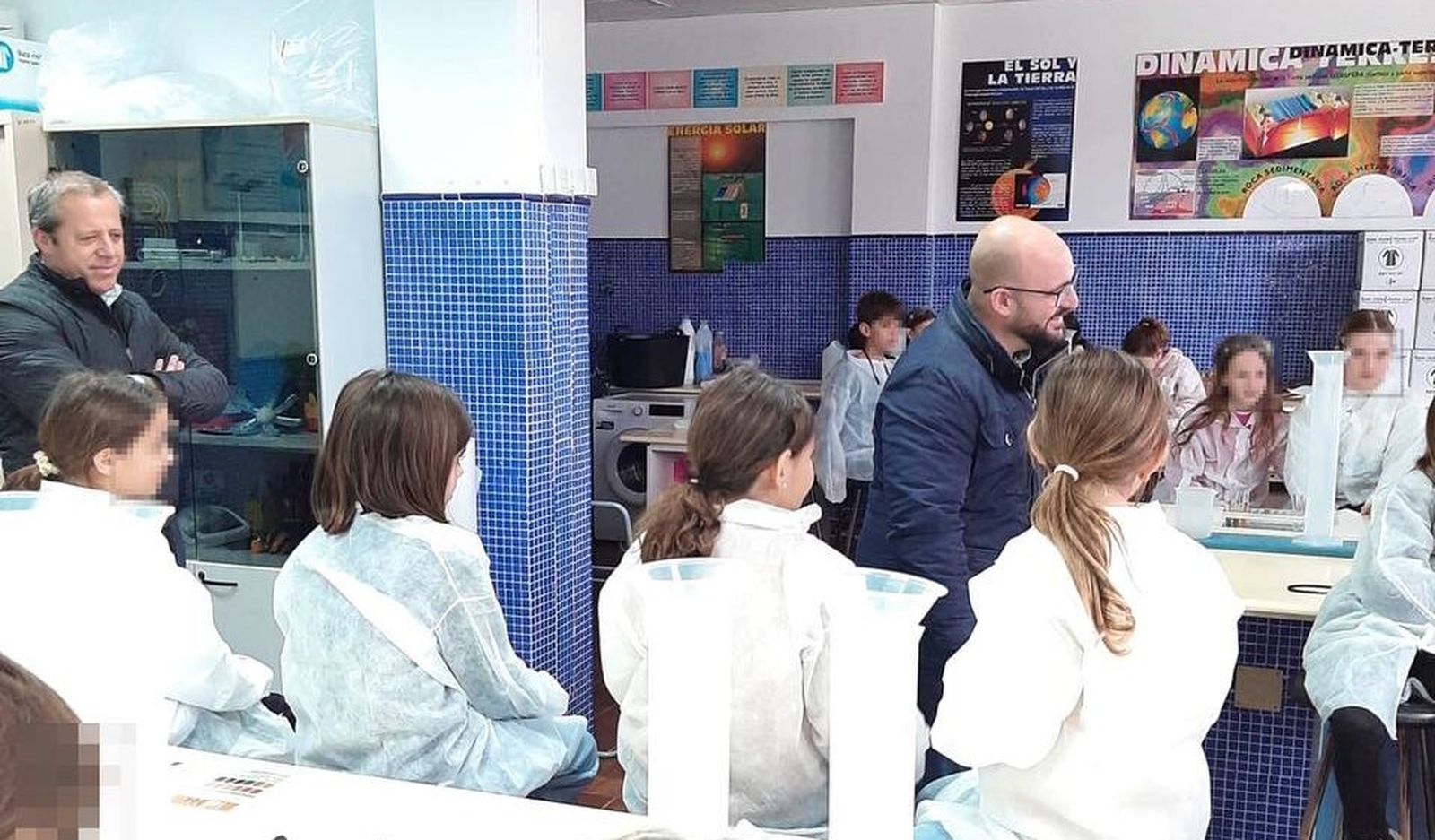 El alcalde visitó el taller incluido en la Oferta Educativa.