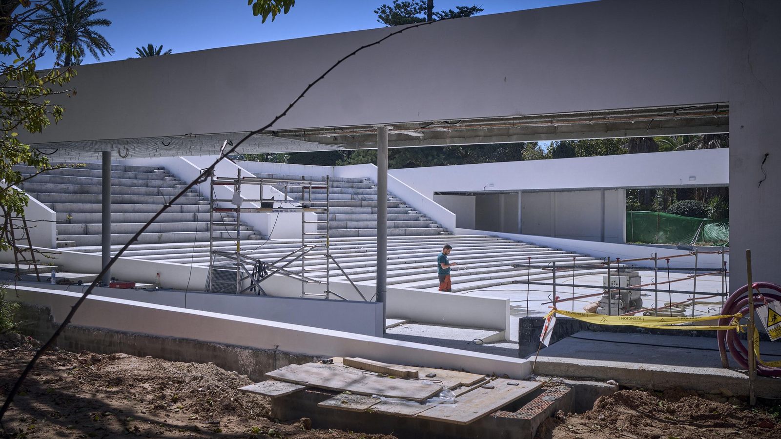 El Teatro del Parque, también pendiente de terminar.