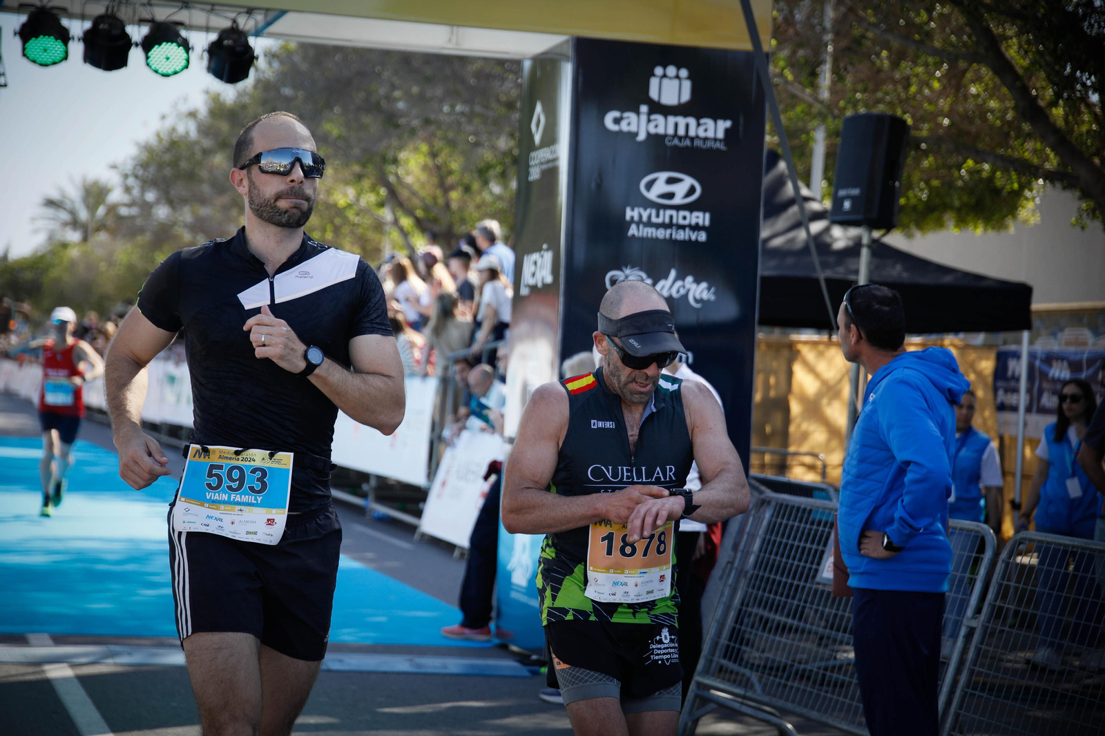 Imágenes de la llegada de la Media maratón Ciudad de Almería
