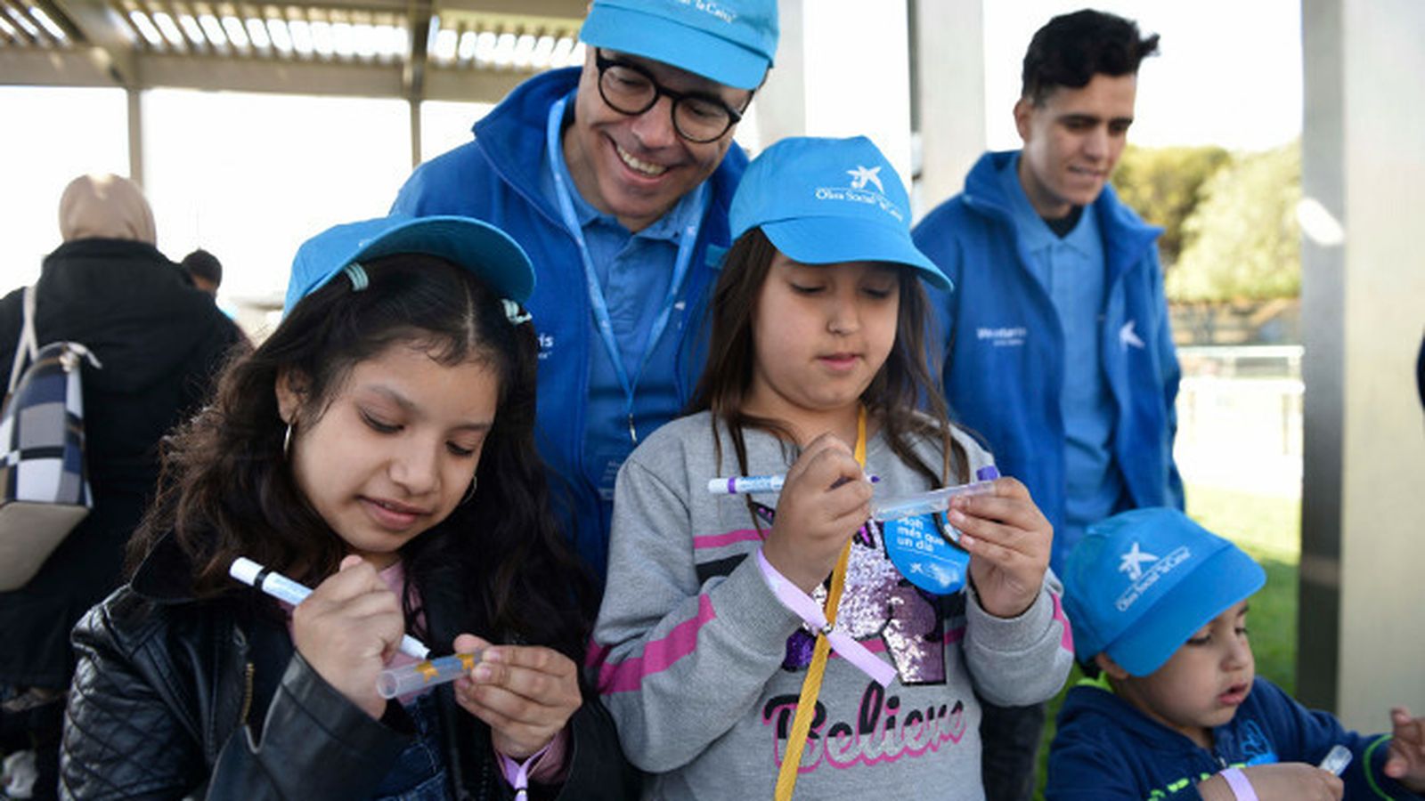 Un monitor presencia una actividad.