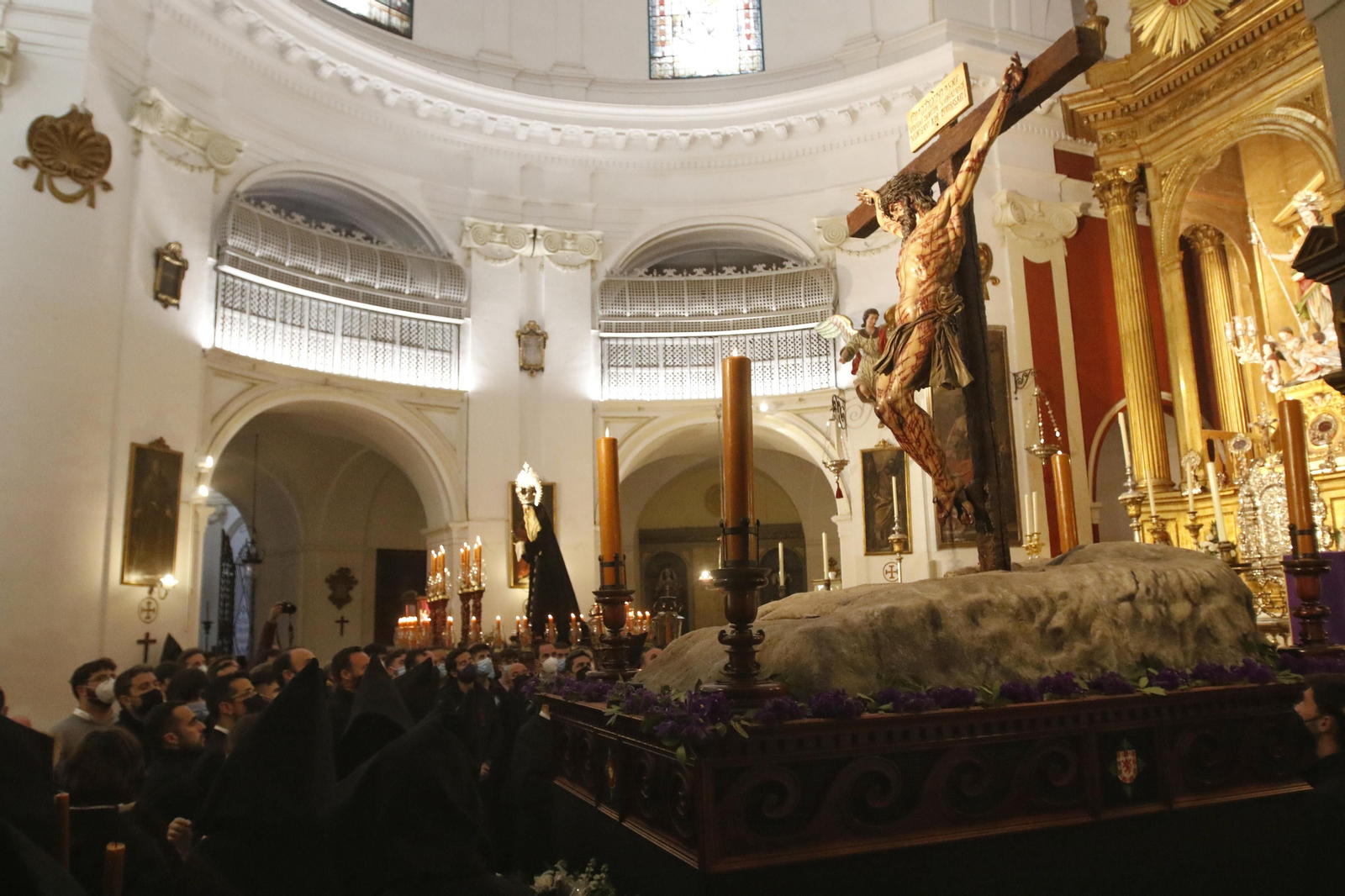 La Hermandad Universitaria suspende su procesión del Martes Santo, en imágenes