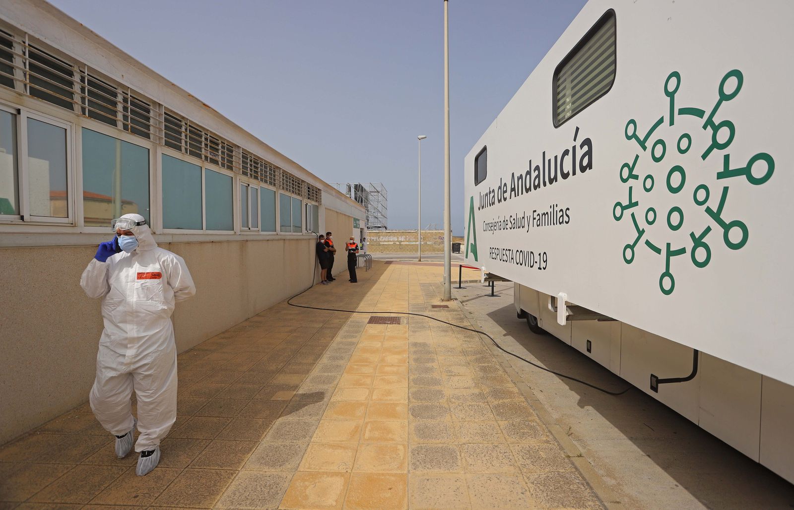 Una de las unidades móviles de la Junta durante un cribado en un municipio.