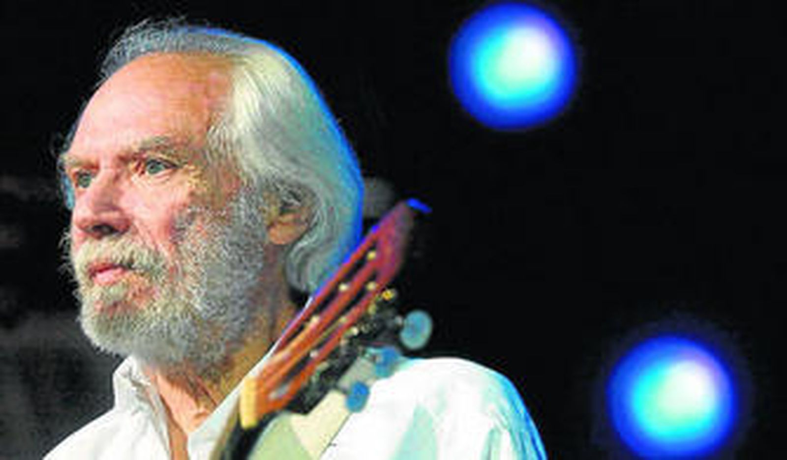 Una imagen de Georges Moustaki, en un concierto que ofreció en 2004 en Niza.