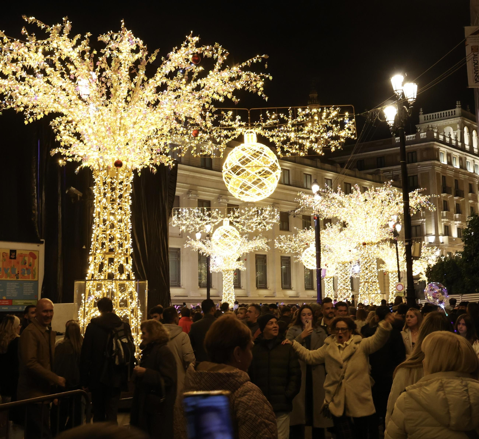 Sevilla, iluminada por Navidad: un recorrido por sus calles