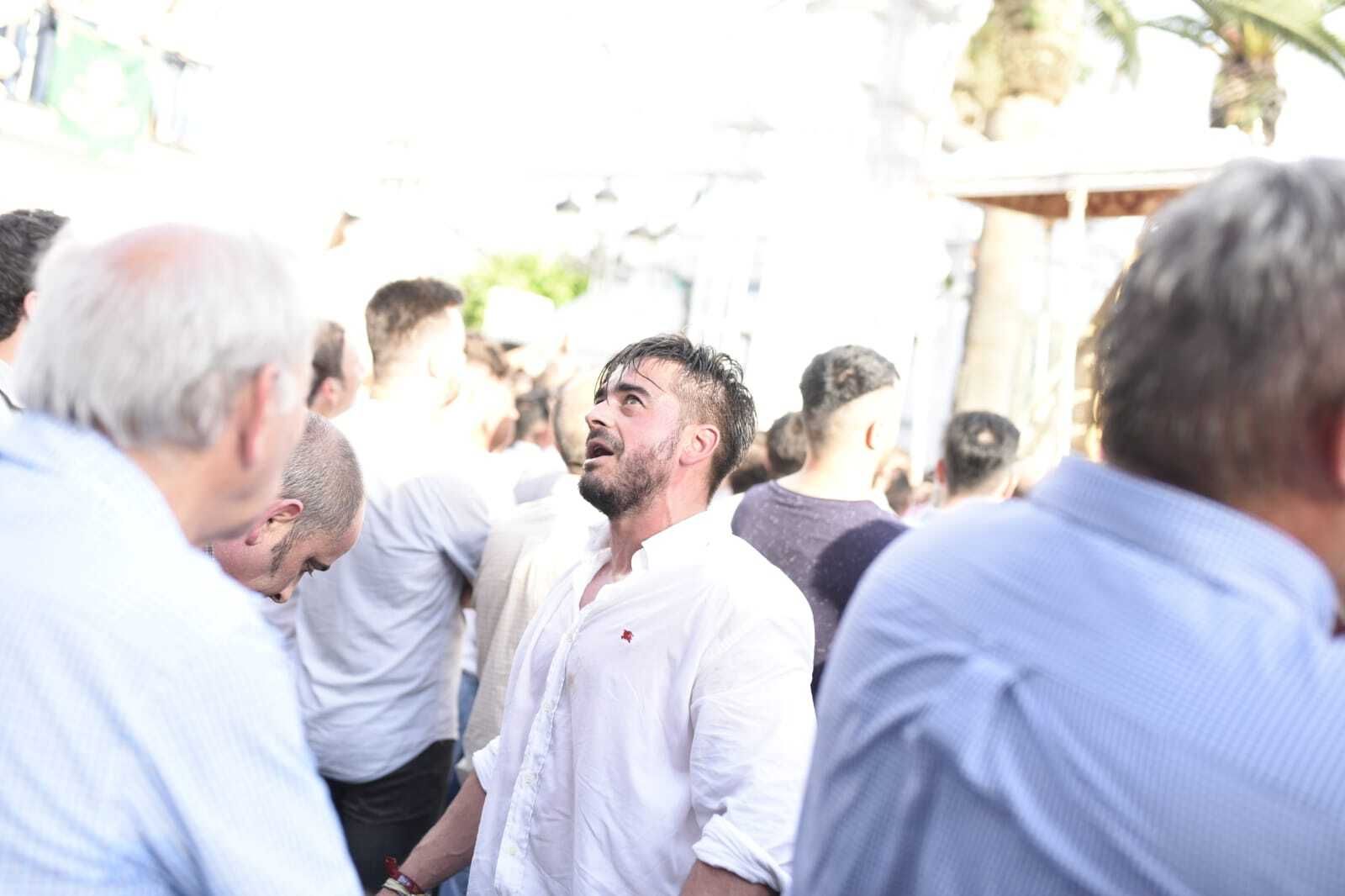 La Virgen del Rocío avanza por las calles de Almonte, en imágenes