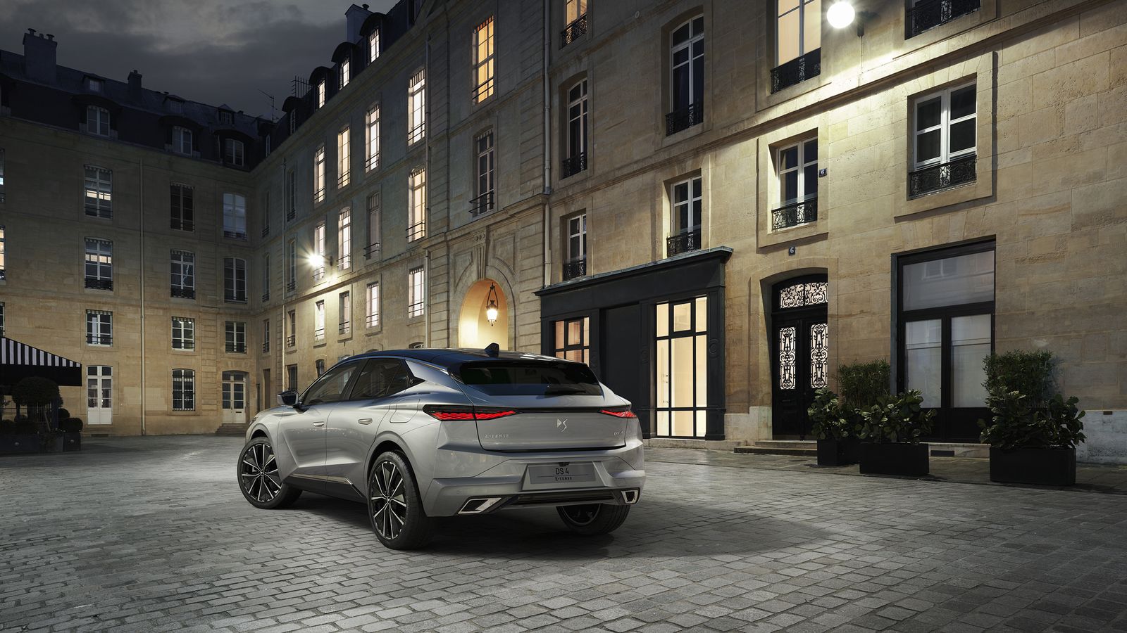 Aunque es más pequeño que el DS 7, el nuevo compacto utilizará la misma plataforma y, así, dispondrá de, al menos, una versión híbrida enchufable.