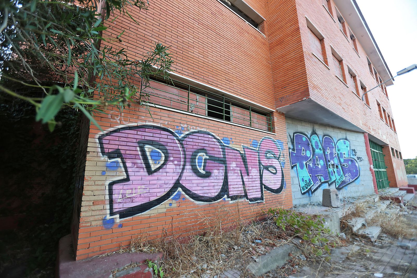 Imágenes del estado actual del edificio del antiguo IES Doñana