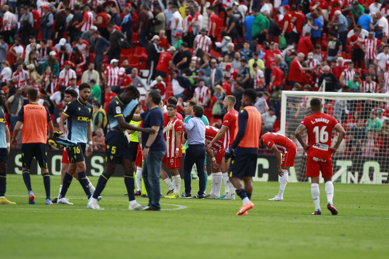 Imágenes del partido de la Liga Santander U.D. Almería-Cádiz C.F.