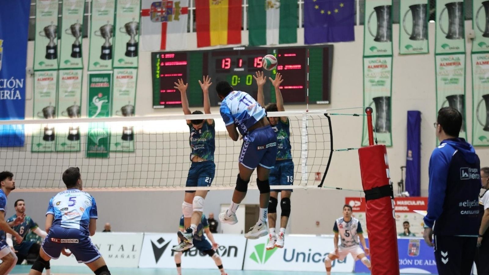 El conjunto almeriense ofreció tramos de buen juego frente al segundo clasificado.