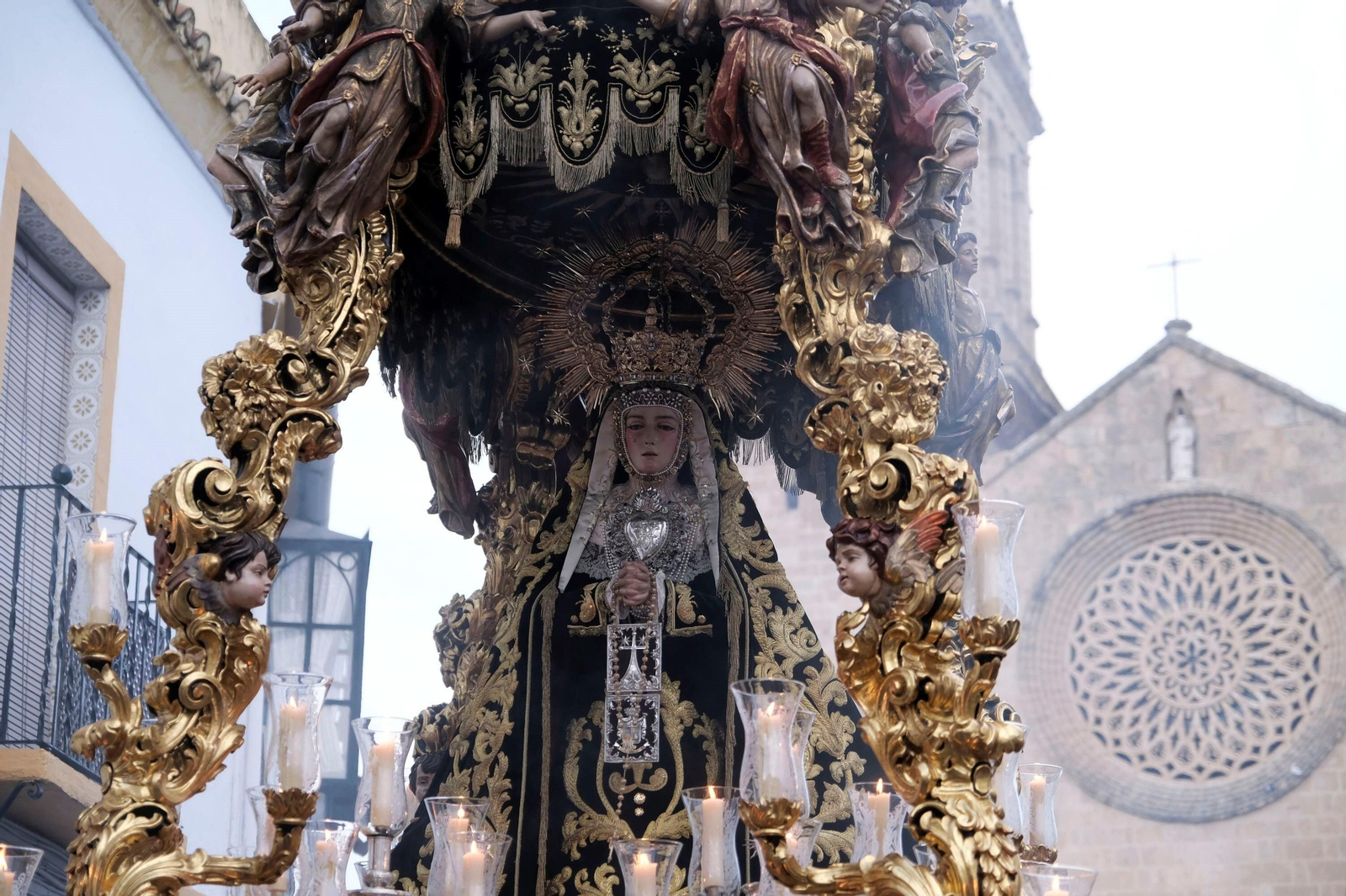 Lunes Santo en Córdoba: la procesión del Remedio de Ánimas, en imágenes