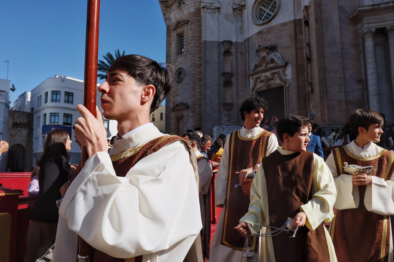 Las imágenes del traslado de Prendimiento desde la Catedral en la Semana Santa de Cádiz 2025