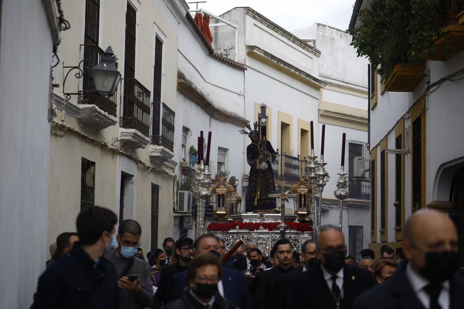 El vía crucis de las hermandades de Córdoba con el Señor del Calvario, en imágenes