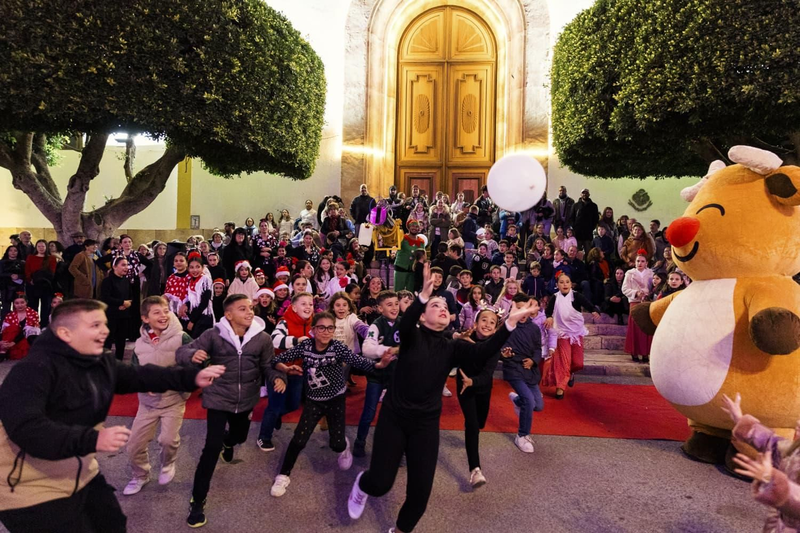 Dalías ilumina la Navidad: así se ha vivido su encendido con luz, color y alegría