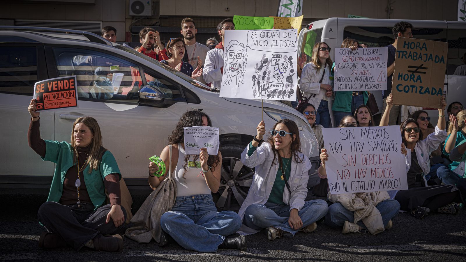 Las imágenes de la manifestación de médicos durante su tercer día de huelga en Cádiz