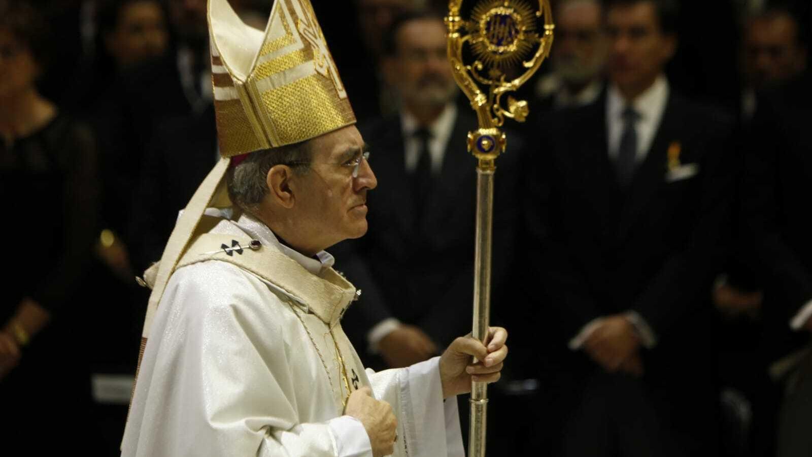 Monseñor Asenjo durante la misa del Corpus en la Catedral.