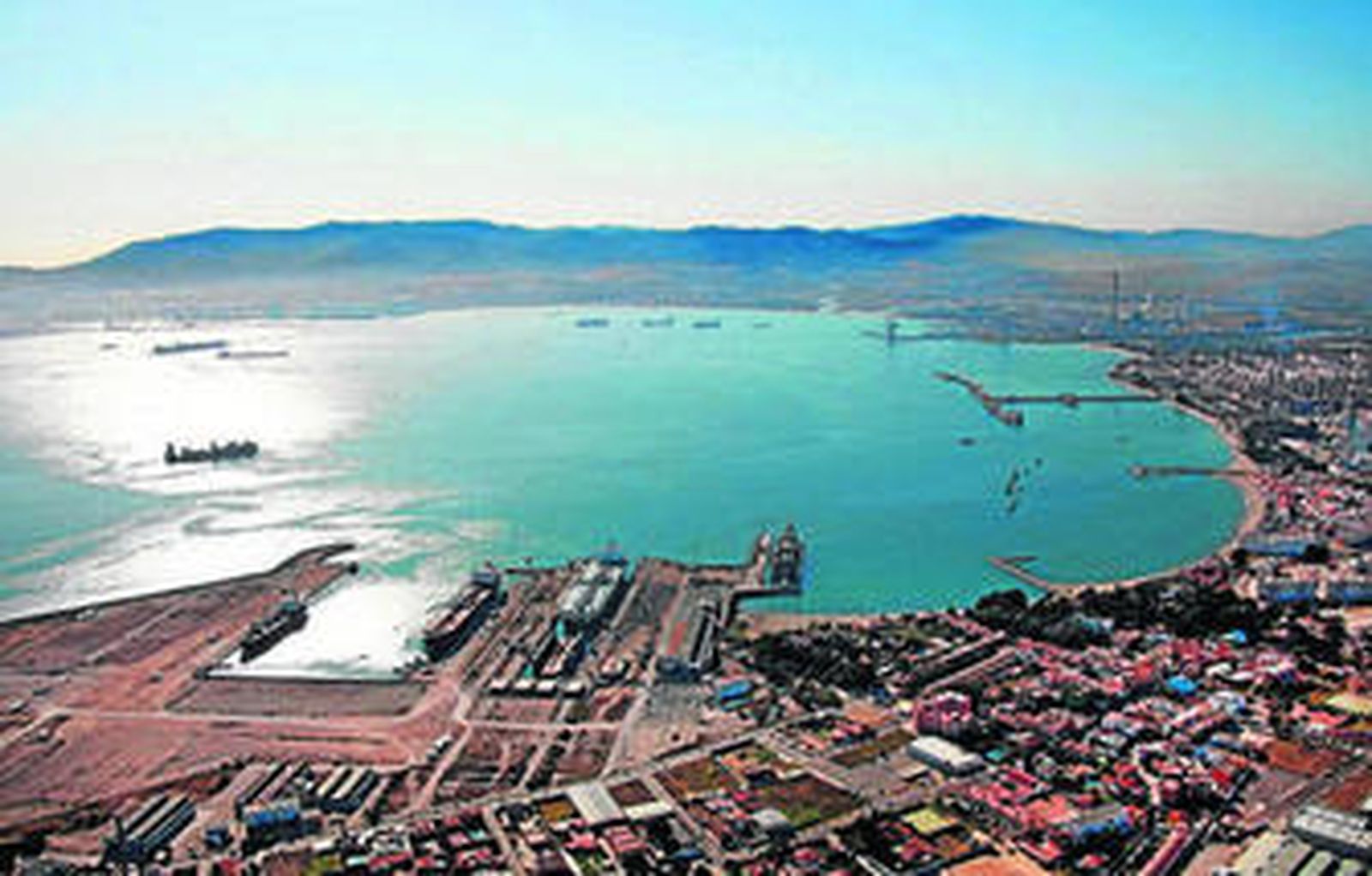 Astilleros Cernaval, a pleno rendimiento, en una imagen aérea cedida.