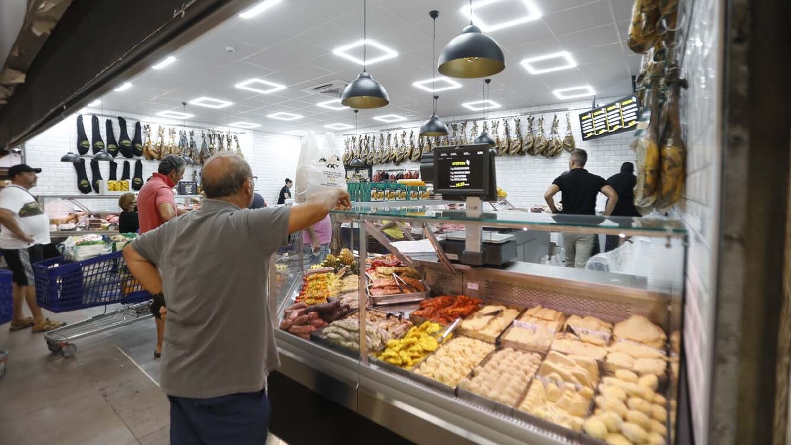 Las fotos de la reapertura de la Boutique de la Carne 42 días después del incendio