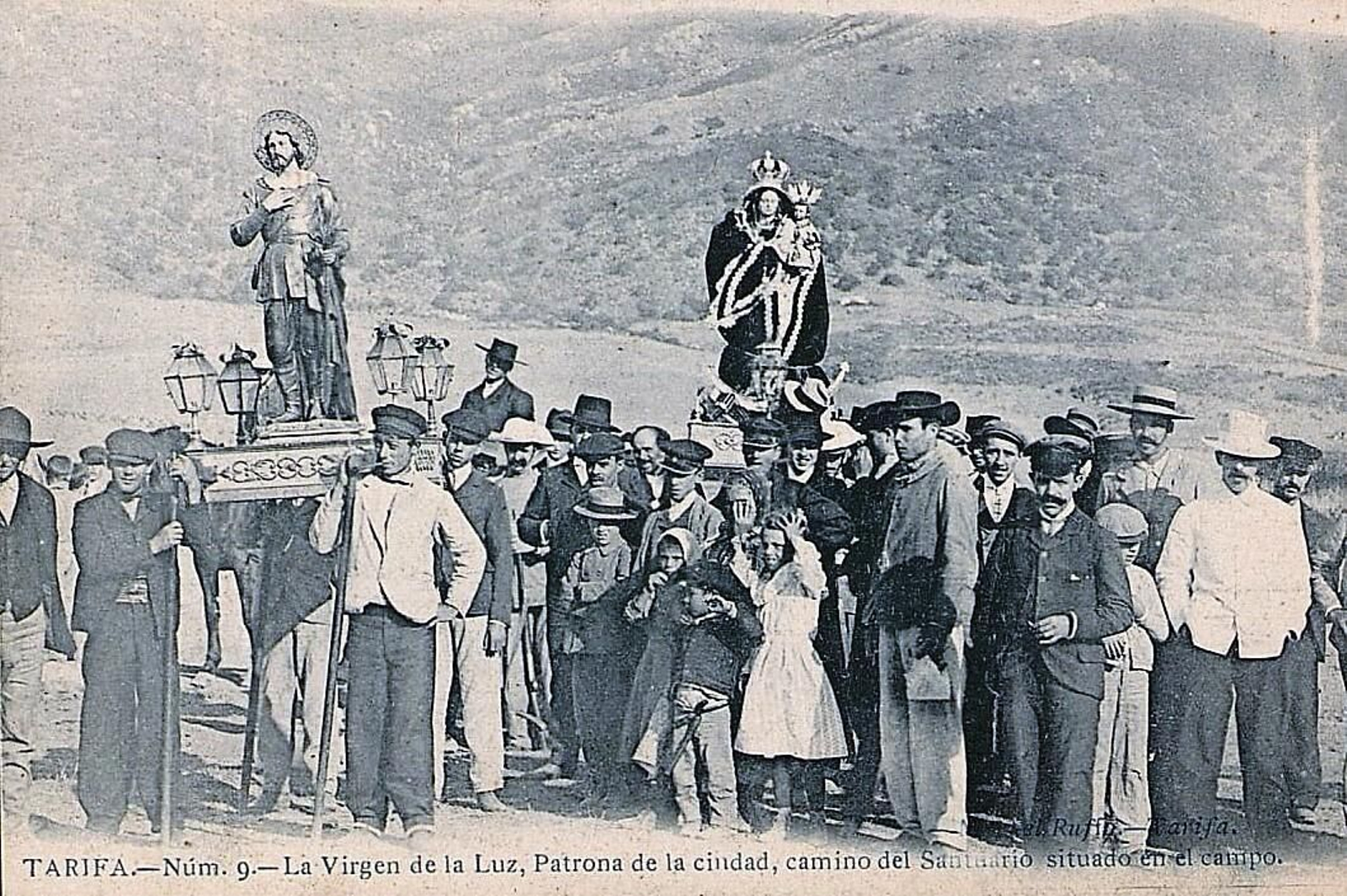 Romería de regreso al santuario a comienzos del siglo XX con San Isidro y la Virgen de la Luz.