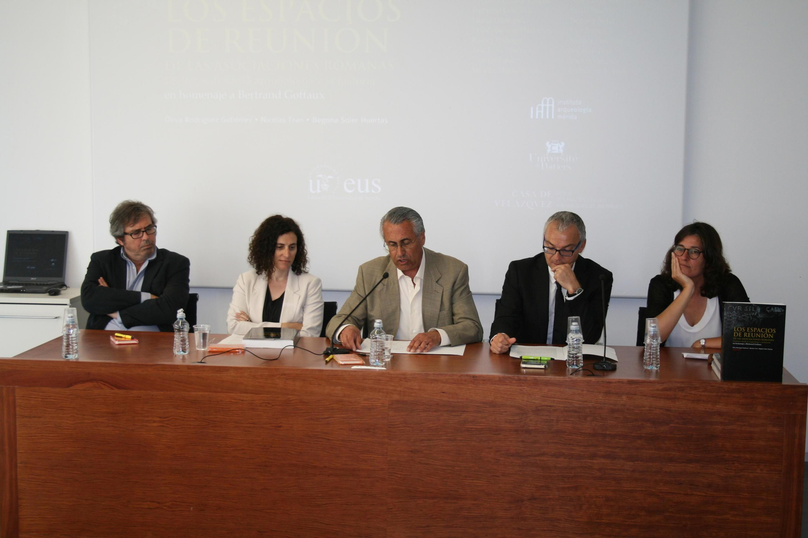 El director de Baelo Claudia,  Ángel Muñoz, durante su intervención en la presentación del libro ayer.