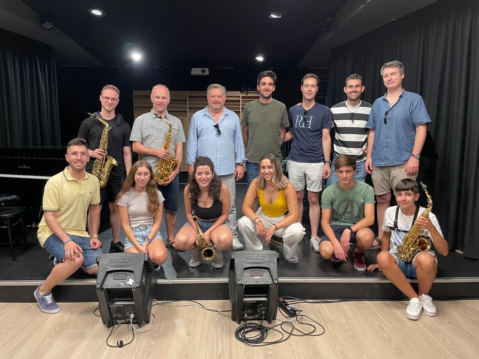 Diego Cruz junto a Vincent David, los profesores del curso y los alumnos en Clasijazz.