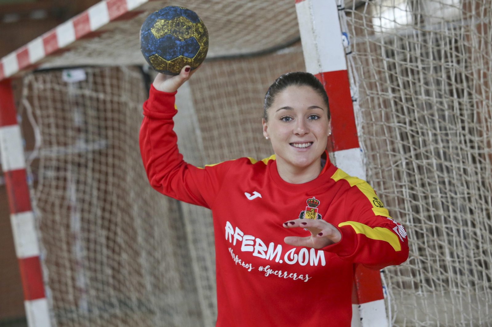 Sole López posa para 'Málaga Hoy' en Carranque.