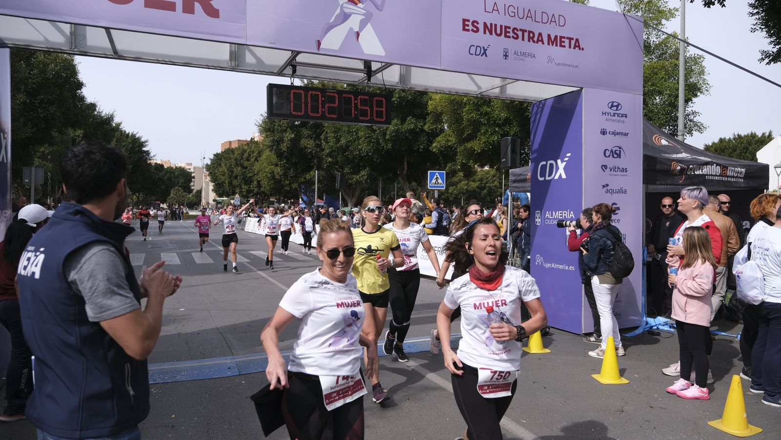 Imágenes de la Carrera de la Mujer 2023 en Almería