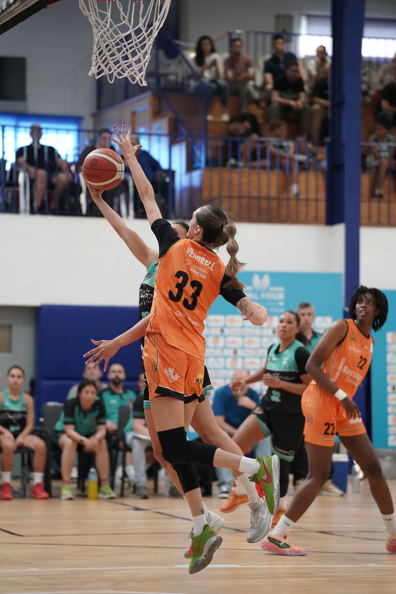 Ambientazo en Estepona para la Final Four de ascenso a Liga Femenina