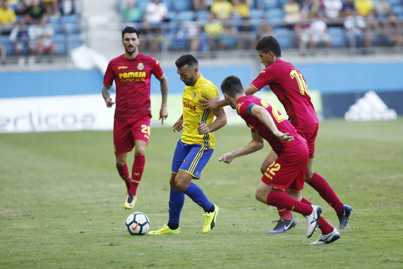 Las imágenes del Cádiz-Villarreal del Trofeo Carranza
