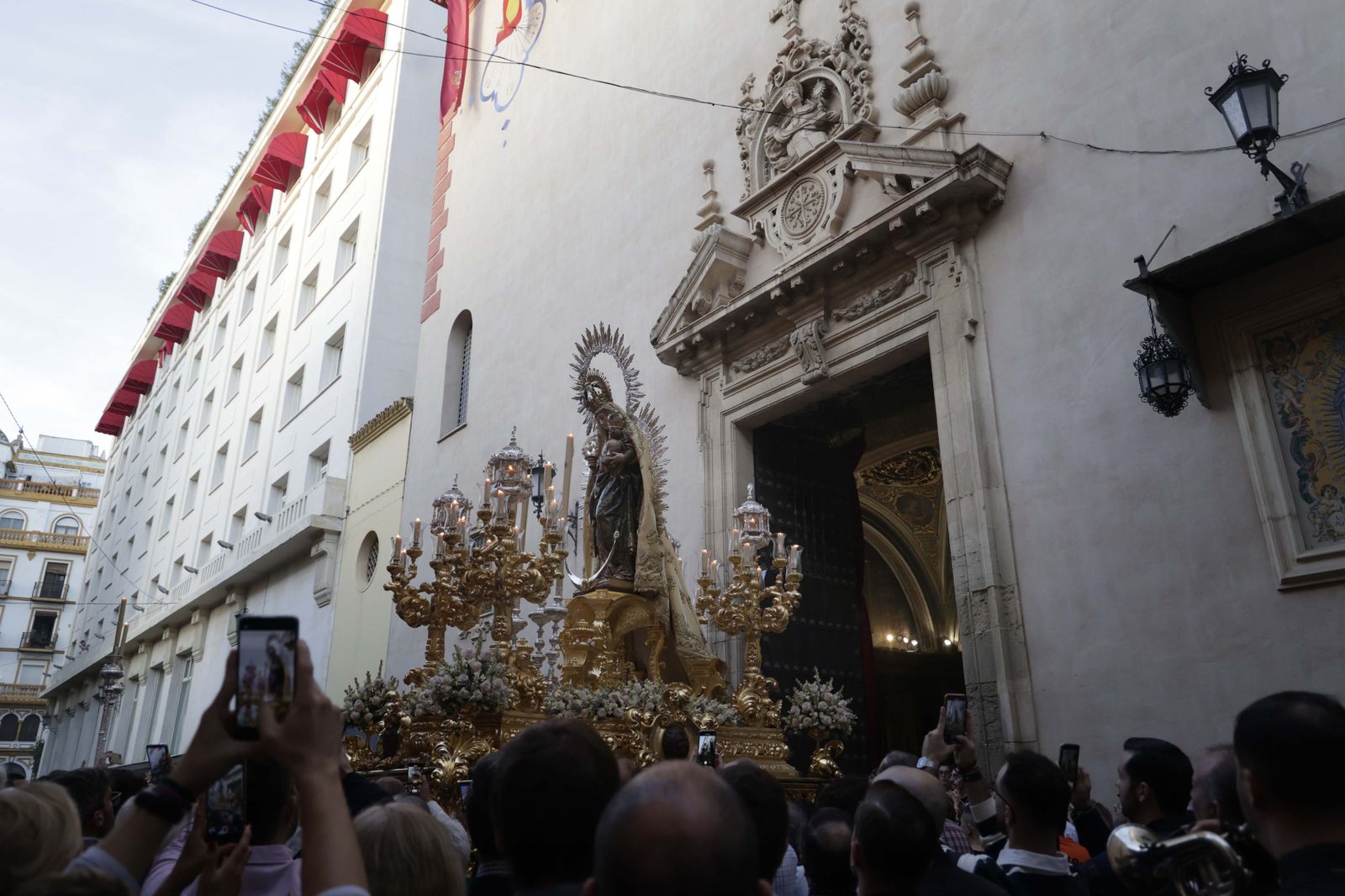 Imágenes de la procesión de la Virgen del Amparo