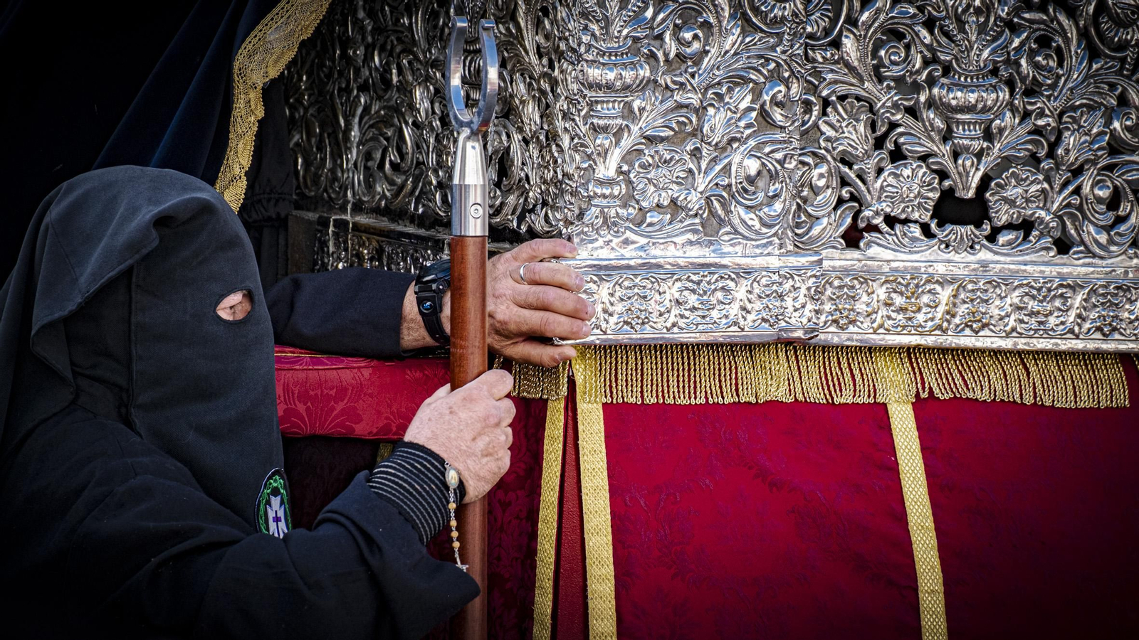 Imágenes de la salida de Sanidad en la Semana Santa de Cádiz 2025