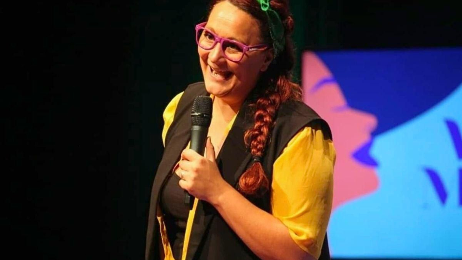 La jiennense Eva y Qué abandera este proyecto anual que busca reunir a los mejores humoristas en Jaén por una causa solidaria.