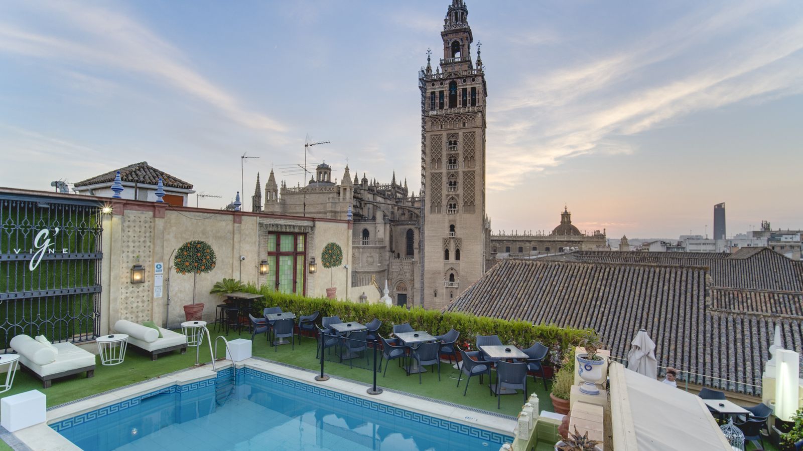 Terraza del hotel Doña María