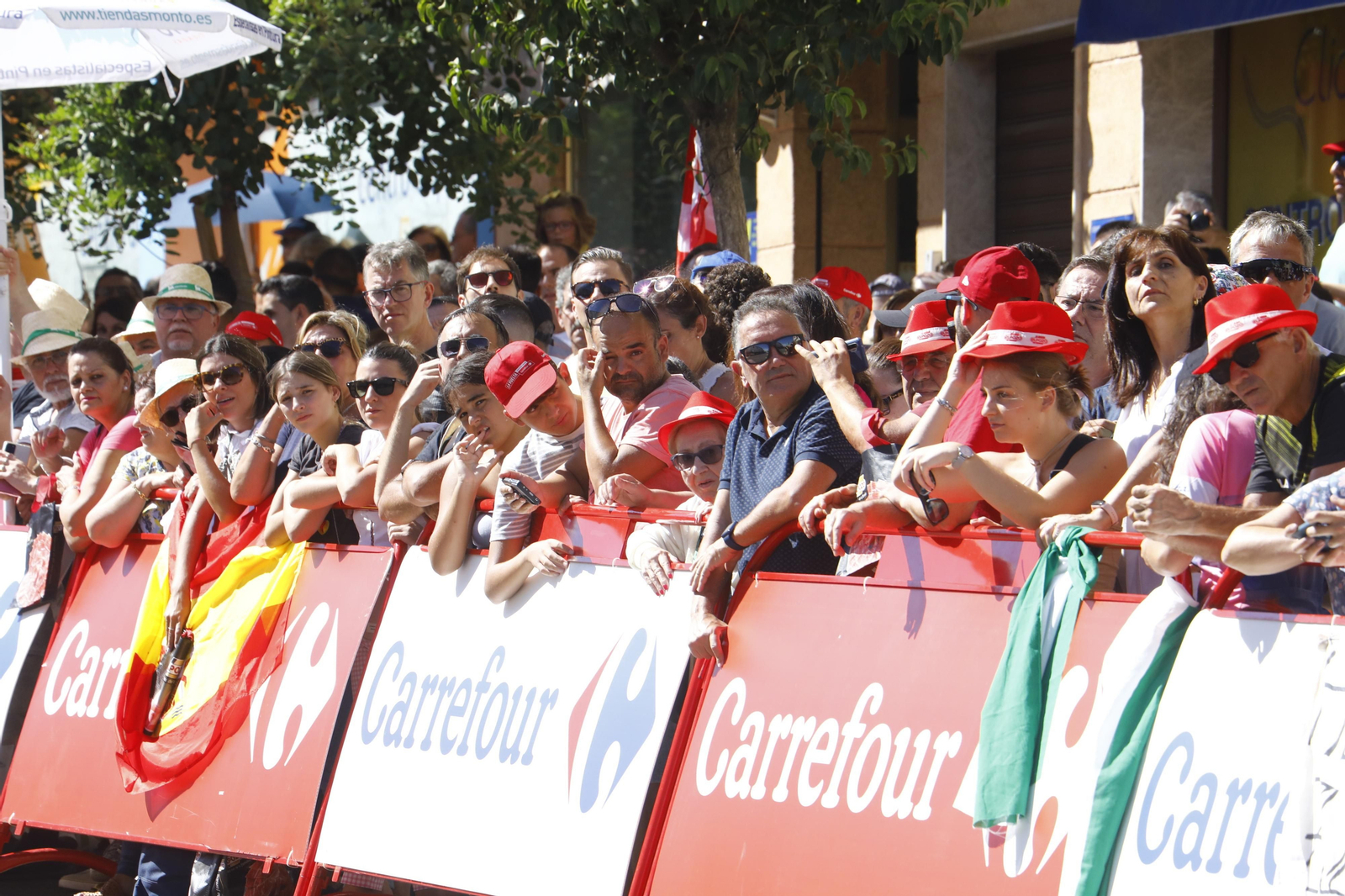 El ambiente en Montilla tras la llegada de La Vuelta, en imágenes